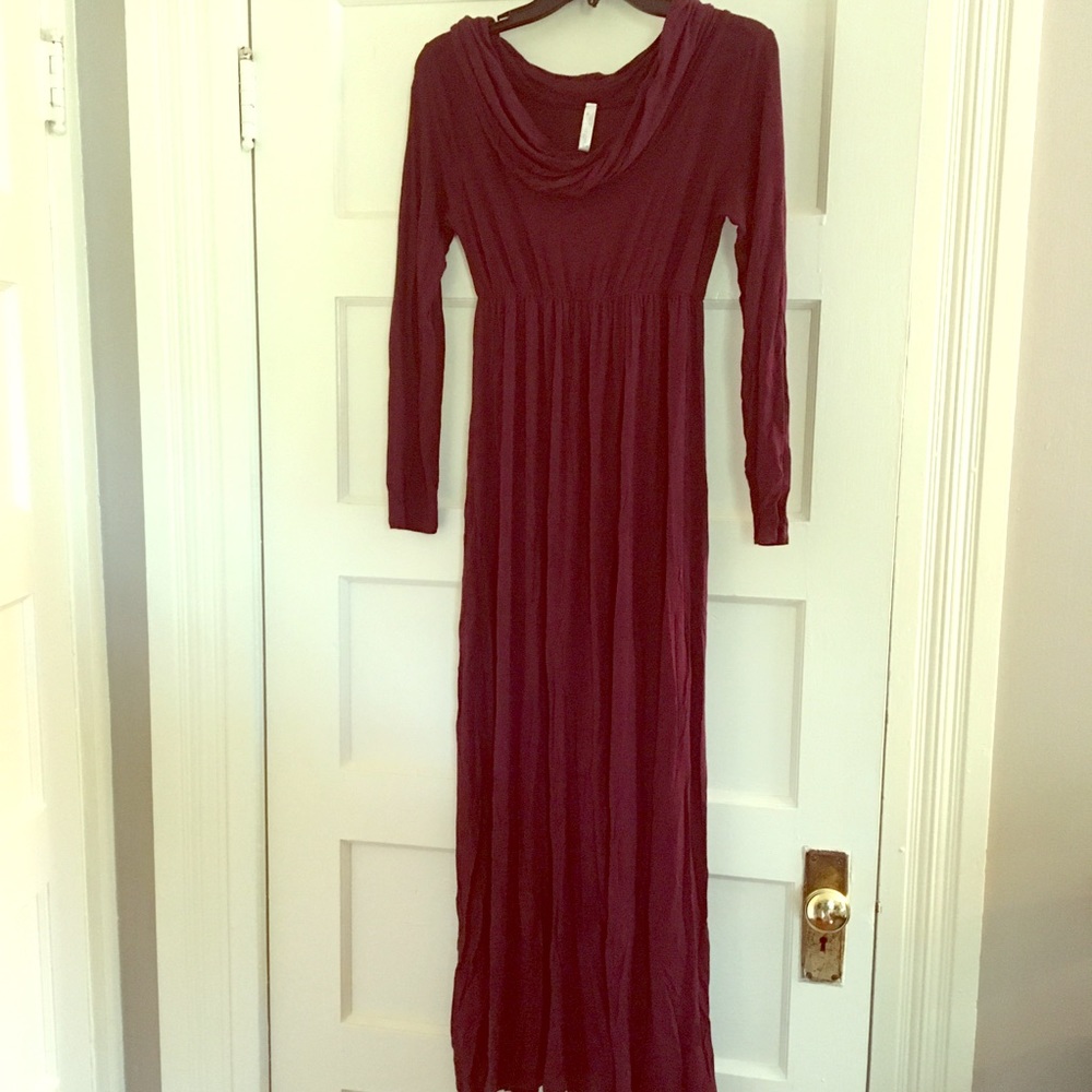 Mother bee EUC maternity off shoulder maxi dress